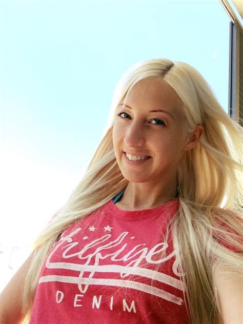 Description: Get ready for explosive pleasure with Leonie Pur! Watch as this stunning blonde with big tits gives an extreme fast speed handjob, bringing you to the brink of ecstasy in just 15 seconds.